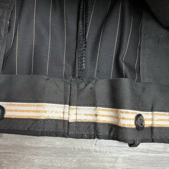 Holland & Sherry Black w/ Gold Pinstripe Suit 40L - Picture 5 of 9